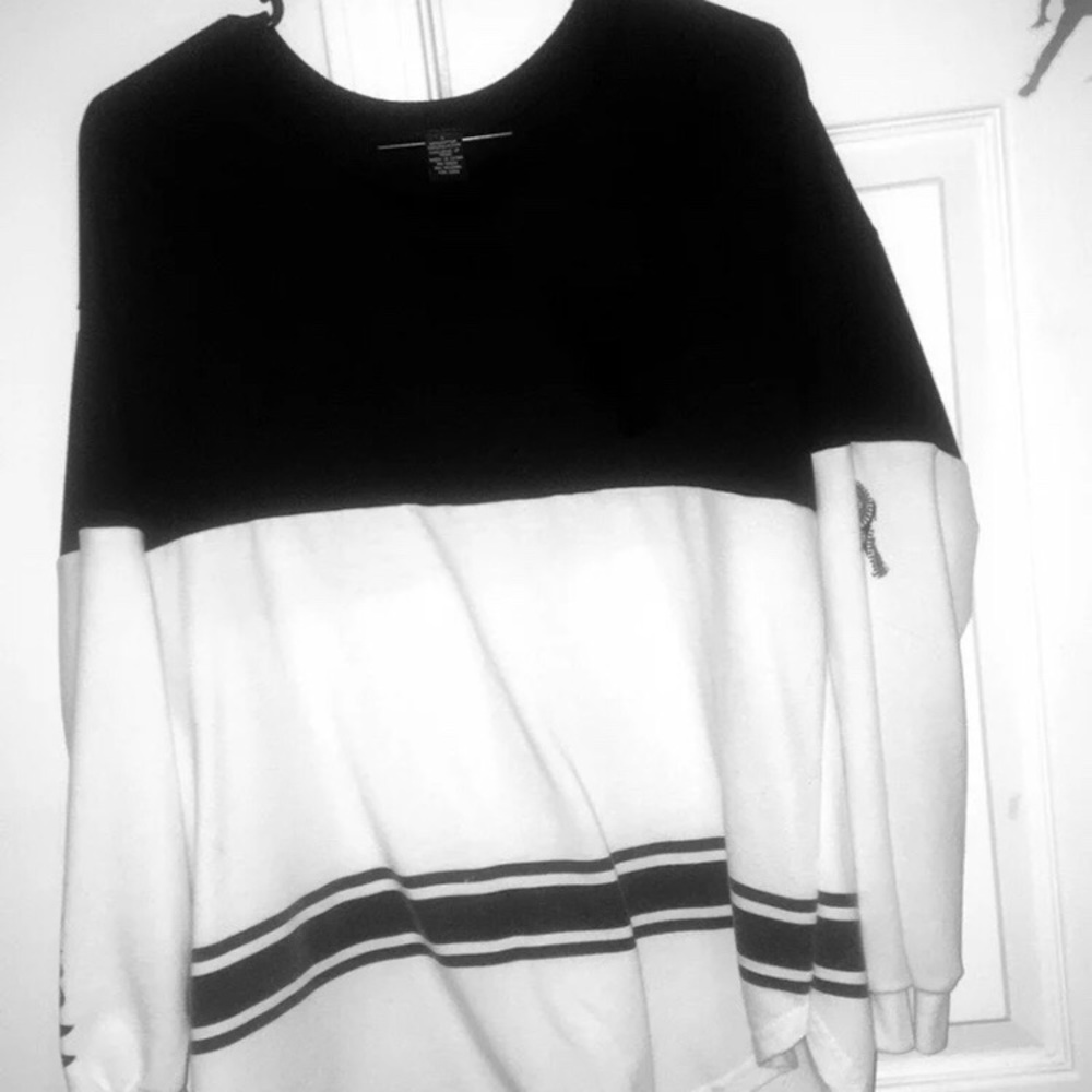 Black & white blouse